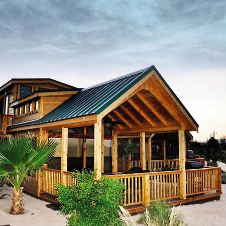 Pirate Cove Resort & Marina Needles Eksteriør billede