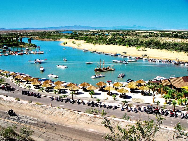 Pirate Cove Resort & Marina Needles Eksteriør billede