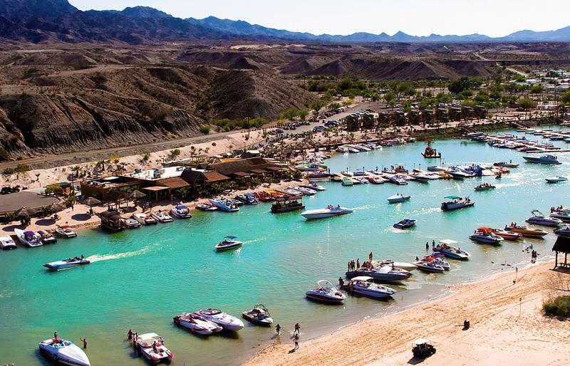 Pirate Cove Resort & Marina Needles Eksteriør billede