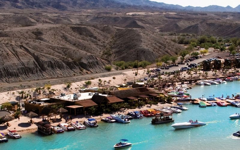 Pirate Cove Resort & Marina Needles Eksteriør billede