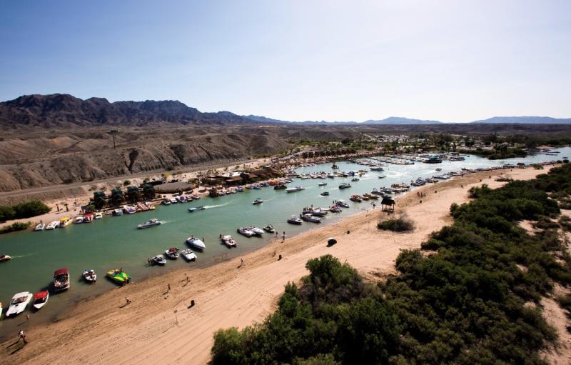 Pirate Cove Resort & Marina Needles Eksteriør billede