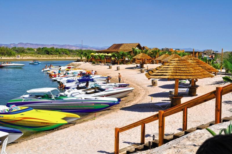 Pirate Cove Resort & Marina Needles Eksteriør billede
