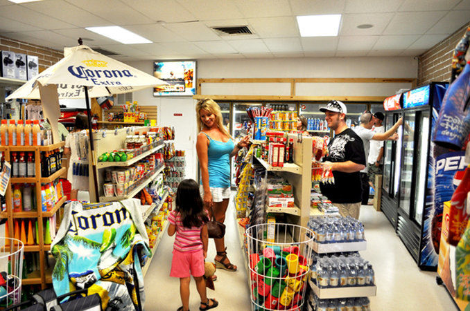Pirate Cove Resort & Marina Needles Eksteriør billede